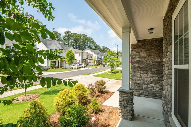 Building Photo - Available Now! Like New 4-Bed, 3-Ba in Durham w/ First Floor Bedroom!