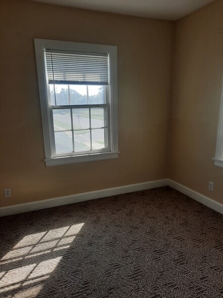 Dining RM - 226 E 5th Ave
