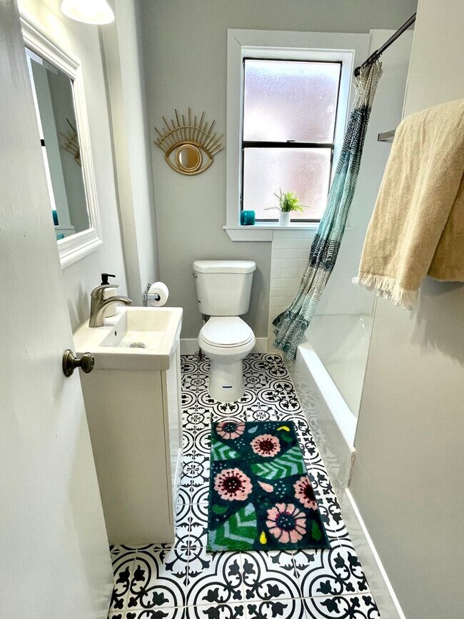 Building Photo - 2117 Maury Ave