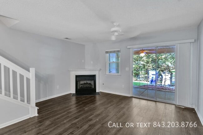 Building Photo - 8100 Shadow Oak Dr