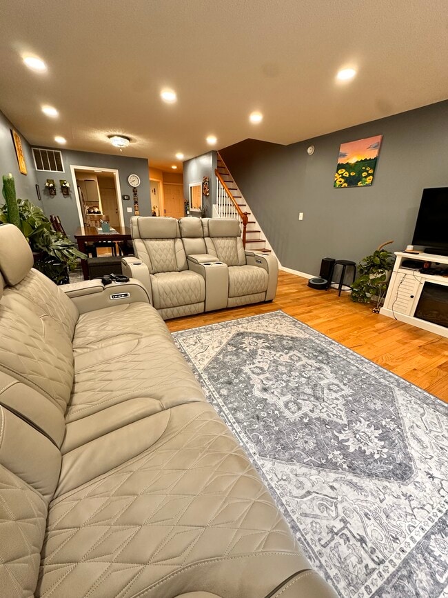 Building Photo - 1805 Mill Pond Dr