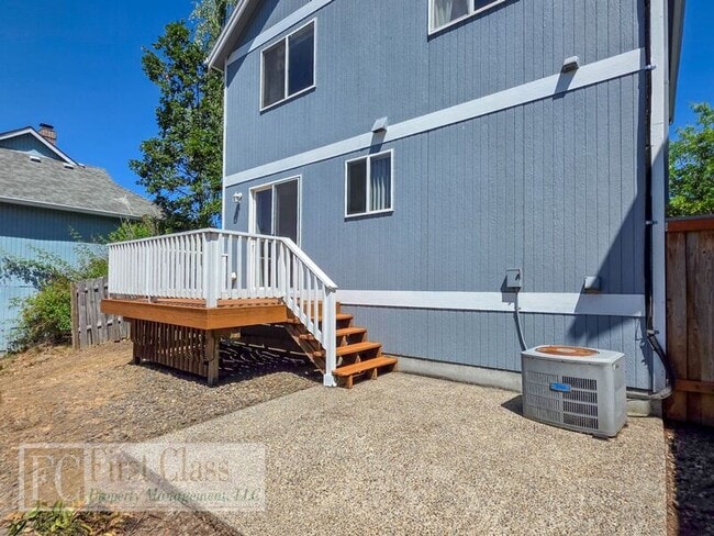 Building Photo - 503 SW 207th Ave