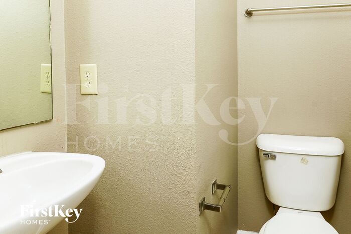 Building Photo - 2122 Southernwood Ln