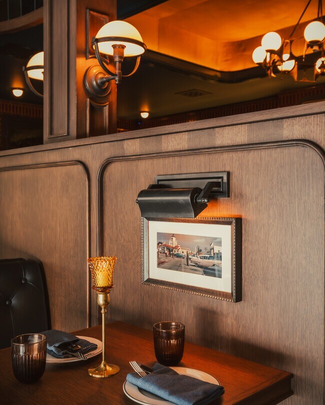 Building Photo - 11970 Montana Ave