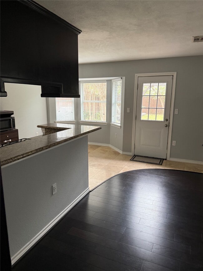 Building Photo - 9634 Rockhurst Dr