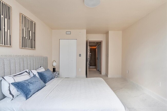 Building Photo - 2080 S Ocean Dr