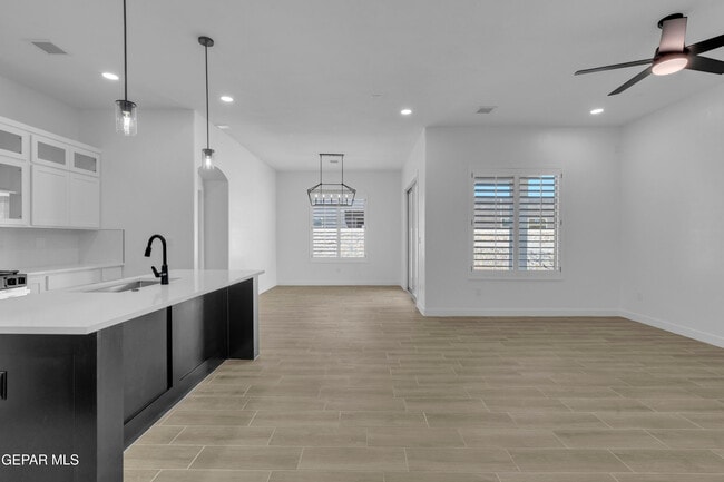 Building Photo - 15233 Expectation Ave