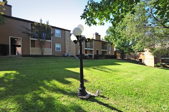 Courtyard - Rise Heather Ridge