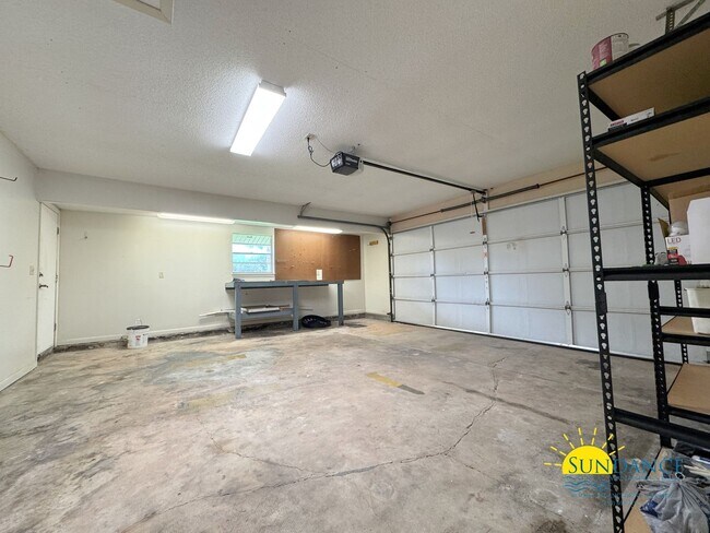Building Photo - 1501 Royal Palm Dr
