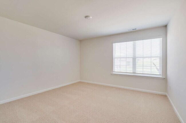 Building Photo - Spacious 4-Bed Gem with 2.5 Baths in Fuqua...