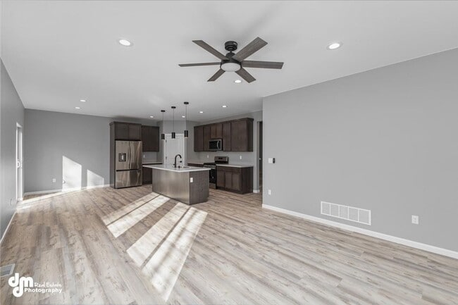 Building Photo - 550 W Galway Dr