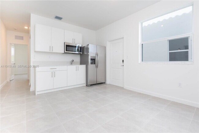 Building Photo - 26360 SE 8th Ct