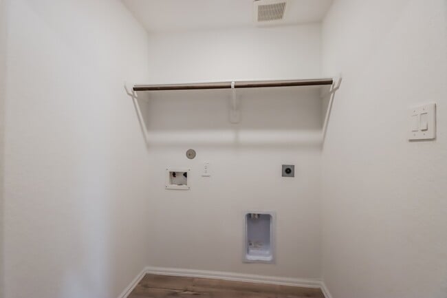 Building Photo - 17599 Longwood Trce Ln