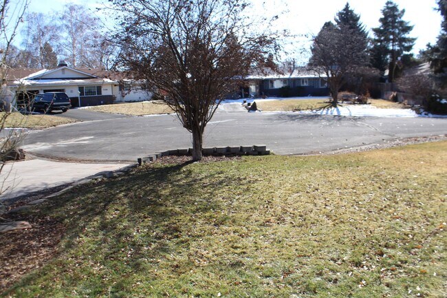 Building Photo - 5265 Golden Ct