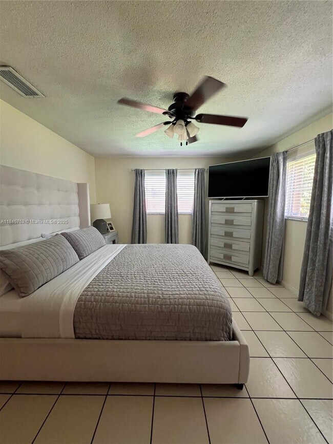 Building Photo - 5070 Ponderosa Ln