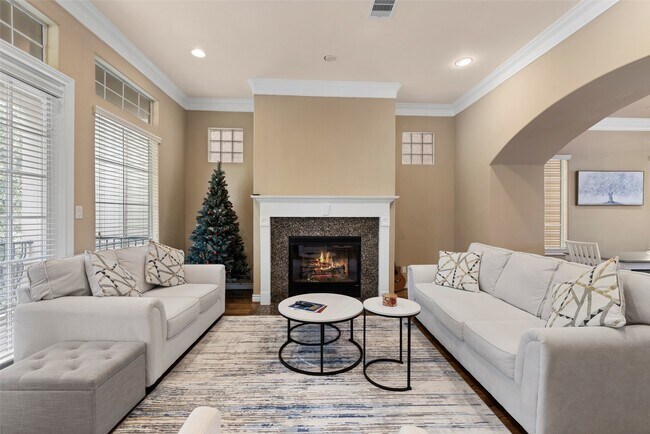 Building Photo - 9125 Harbor Hills Dr