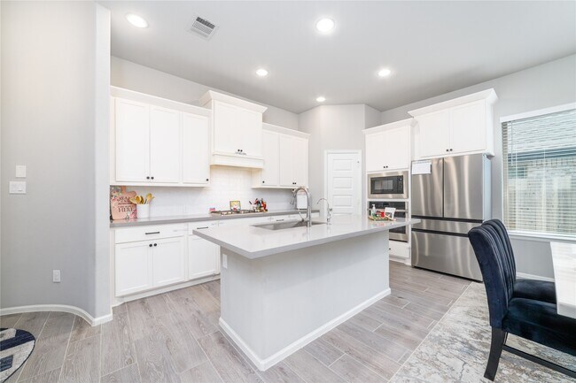 Building Photo - 10443 Cecilia Star Ln