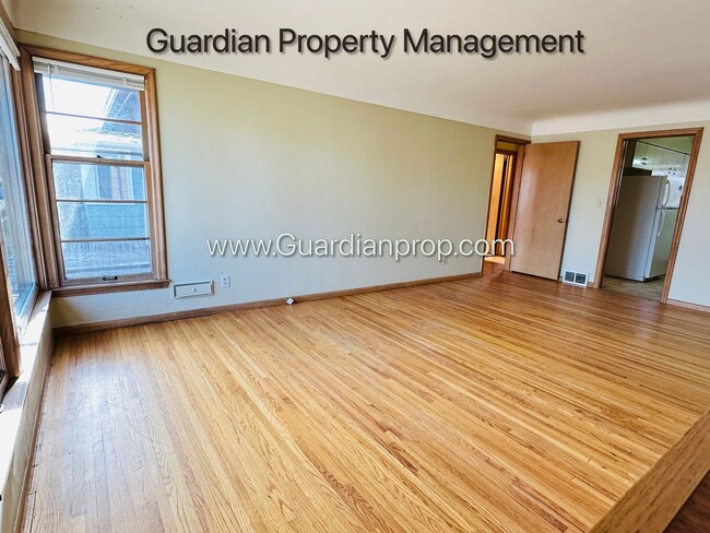Building Photo - Spacious Richfield Side by Side, Renovated...