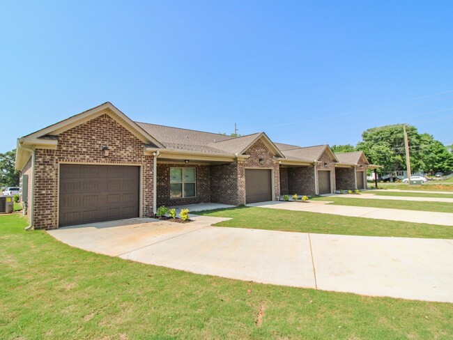 Building Photo - Lucas Ferry Townhomes - Move In Ready!