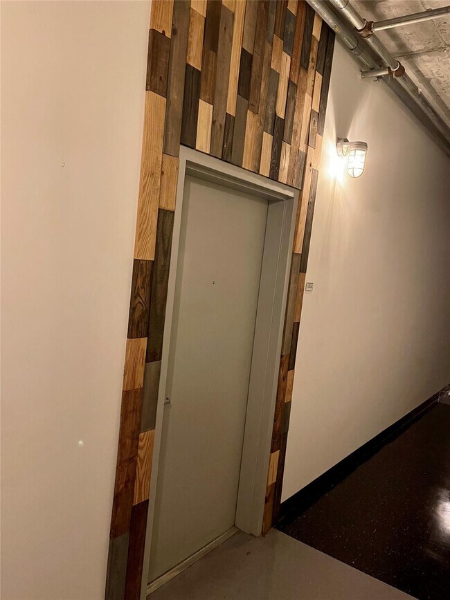 Building Photo - 444 N E St