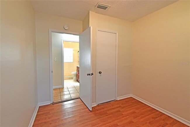 Building Photo - 12422 N Howard Ave