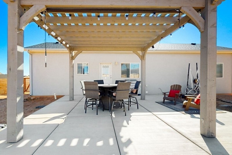 Building Photo - 1030 Canyon Dr