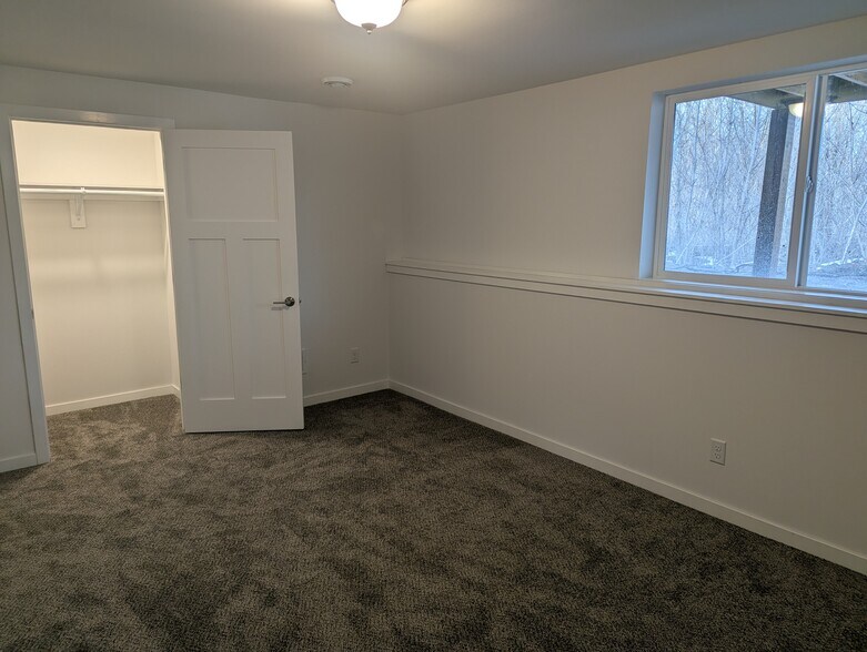 Building Photo - 132 Chalet Dr