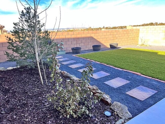 Building Photo - Beautiful Single Family Home in Desirable Subdivision Available in April 2026