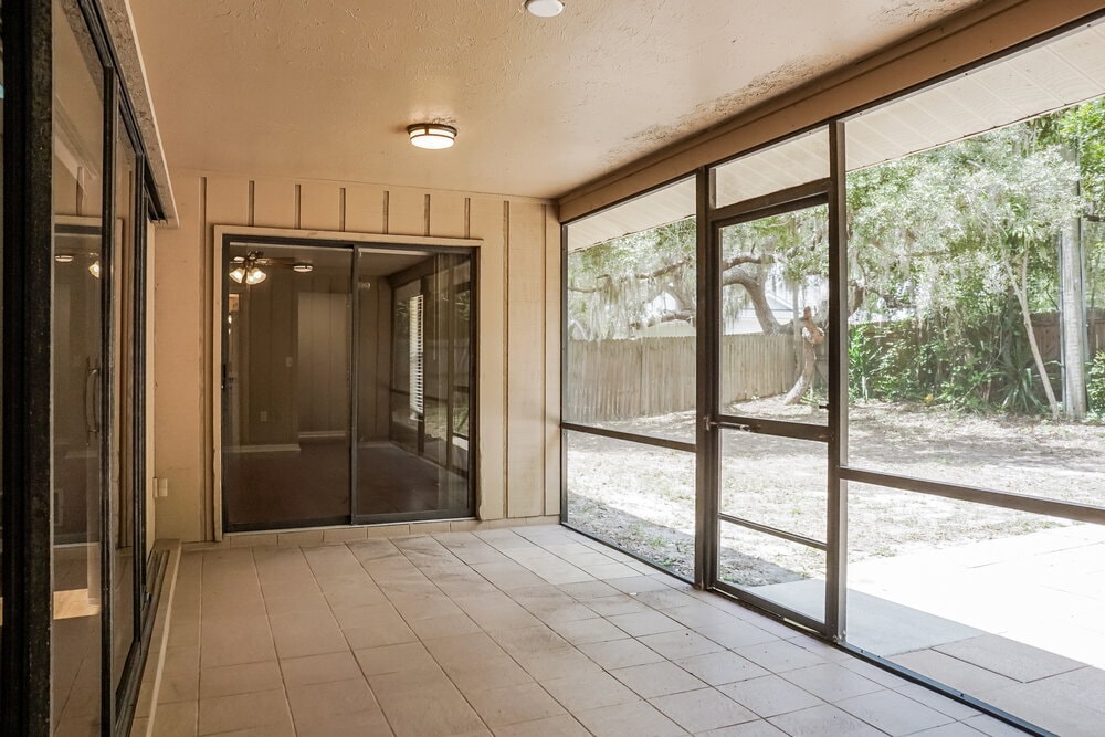 Building Photo - 5785 Colonial Oaks Blvd