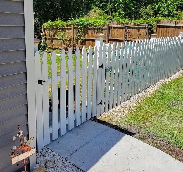 Building Photo - 85 Bridle Way