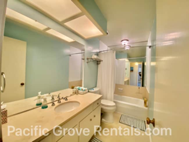 Building Photo - Amazing Views from this 3-Bedroom 3 Bath C...