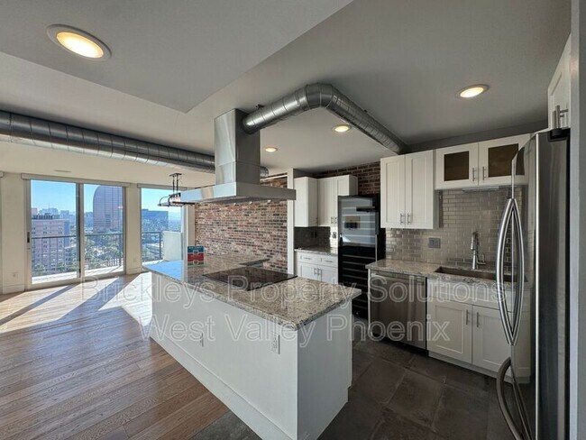 Building Photo - 2323 N Central Ave