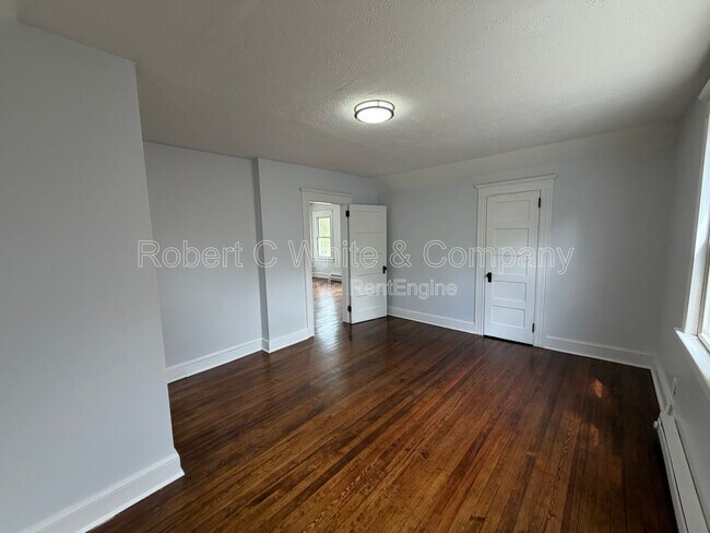 Building Photo - 28 Hull St