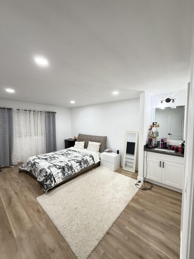 Building Photo - "Charming 2-Bed Duplex in Rancho Cordova – 1,110 Sq Ft of Comfort!"