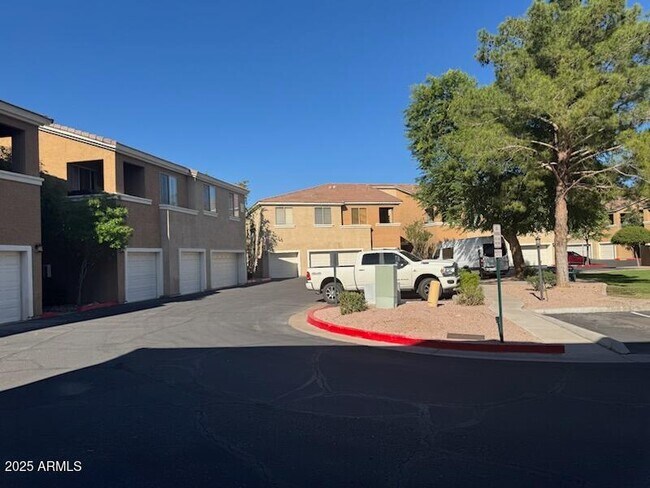 Building Photo - 1335 E June St