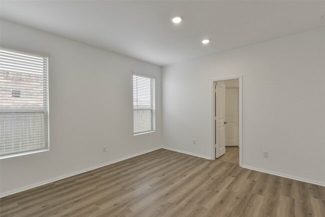 Building Photo - 3015 Wedgewood Cv Wy