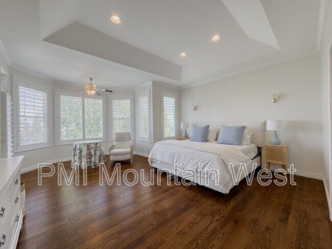 Building Photo - 49 E Fairway Dr