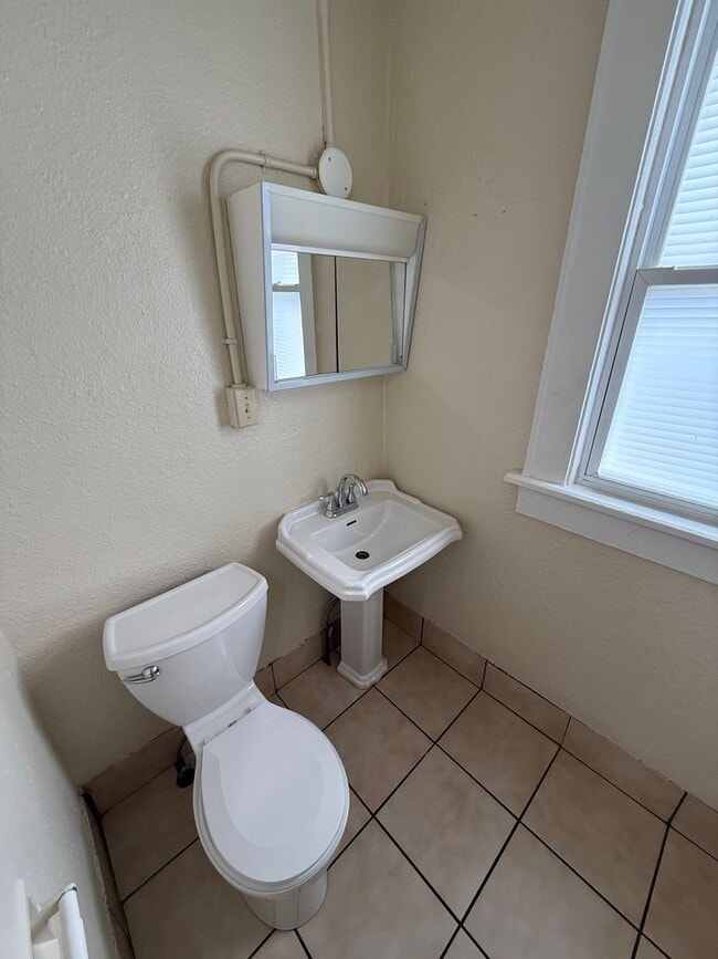 Building Photo - 113 Chittenden Ave