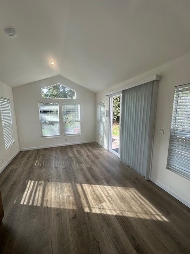 Building Photo - 16940 Ferry Creek Heights Rd