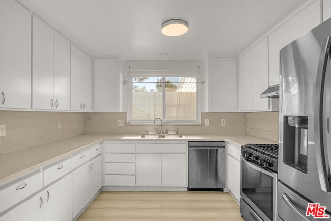 Building Photo - 7701 Baird Ave