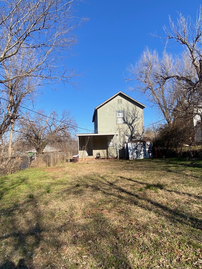 Building Photo - 1618 NE 34th St