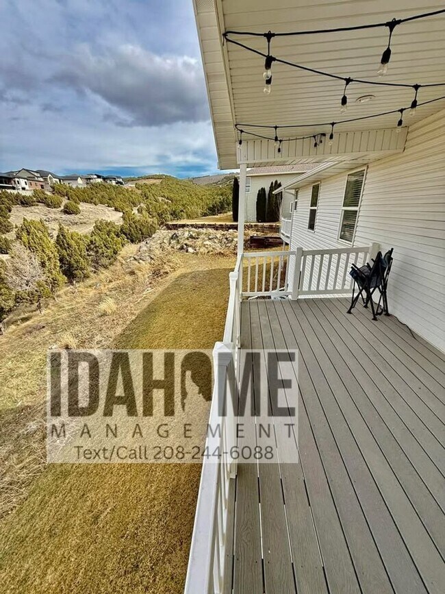 Building Photo - 2049 Sunrise Way