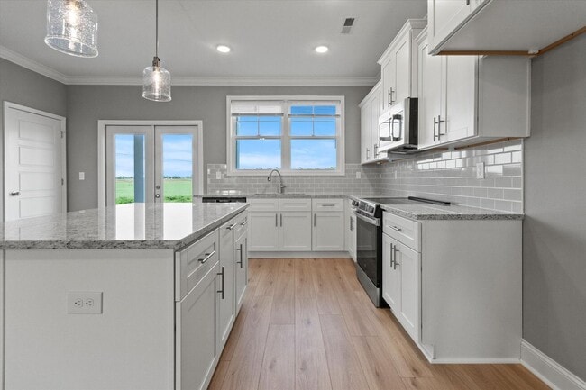 Building Photo - MOVE IN Special....1st Month's Rent Free!!!