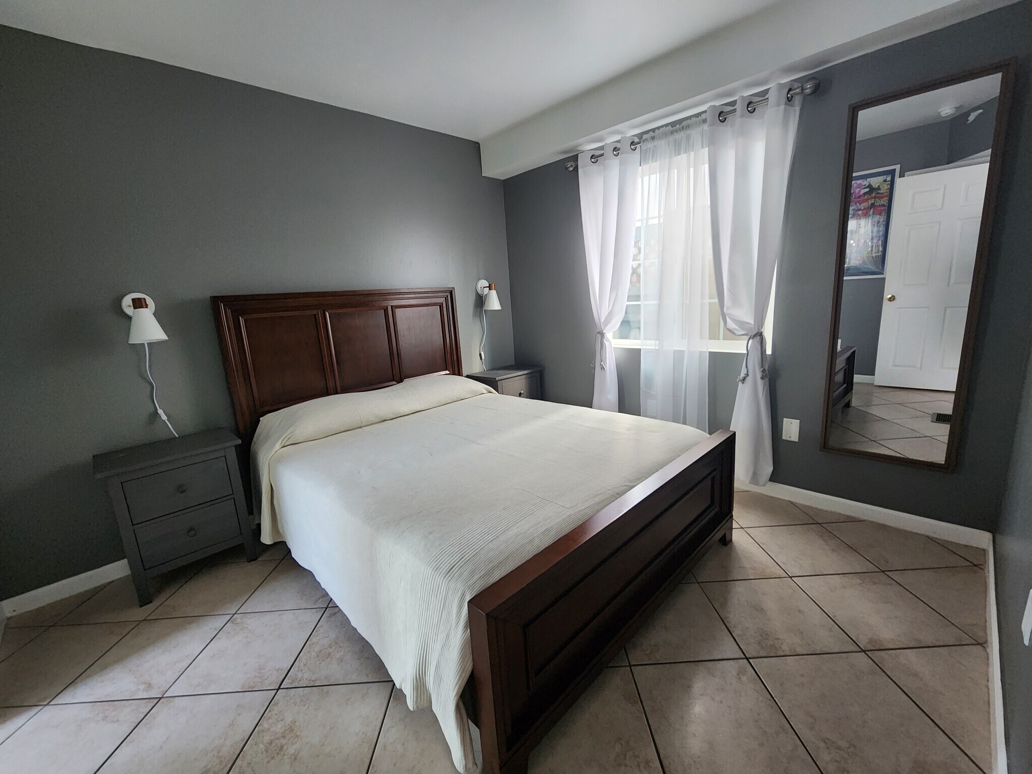 Building Photo - 4427 S Centinela Ave