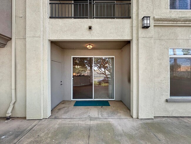 Building Photo - Beautiful 2BD/2BA Condo in La Jolla W/ W/D...