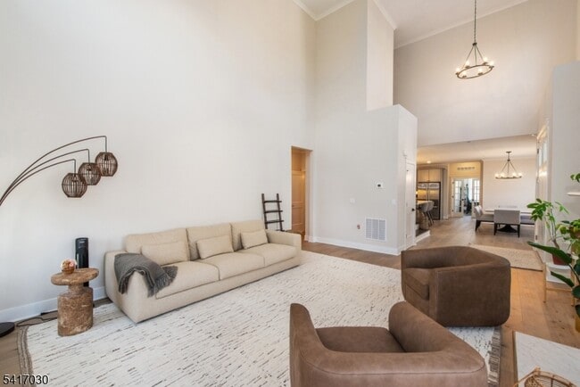 Building Photo - 37 Hillandale Dr