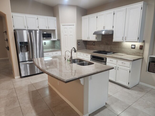 Building Photo - 4 Bedroom Single Level Home in Redhawk wit...