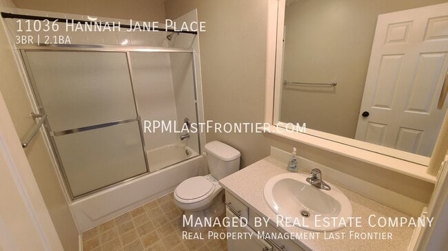 Building Photo - Modern and Stylish Eagle River Townhome