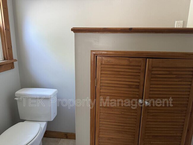 Building Photo - 126 Parsells Ave