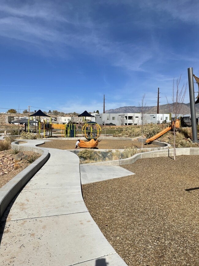 Building Photo - 1509 Borrego Dr SE